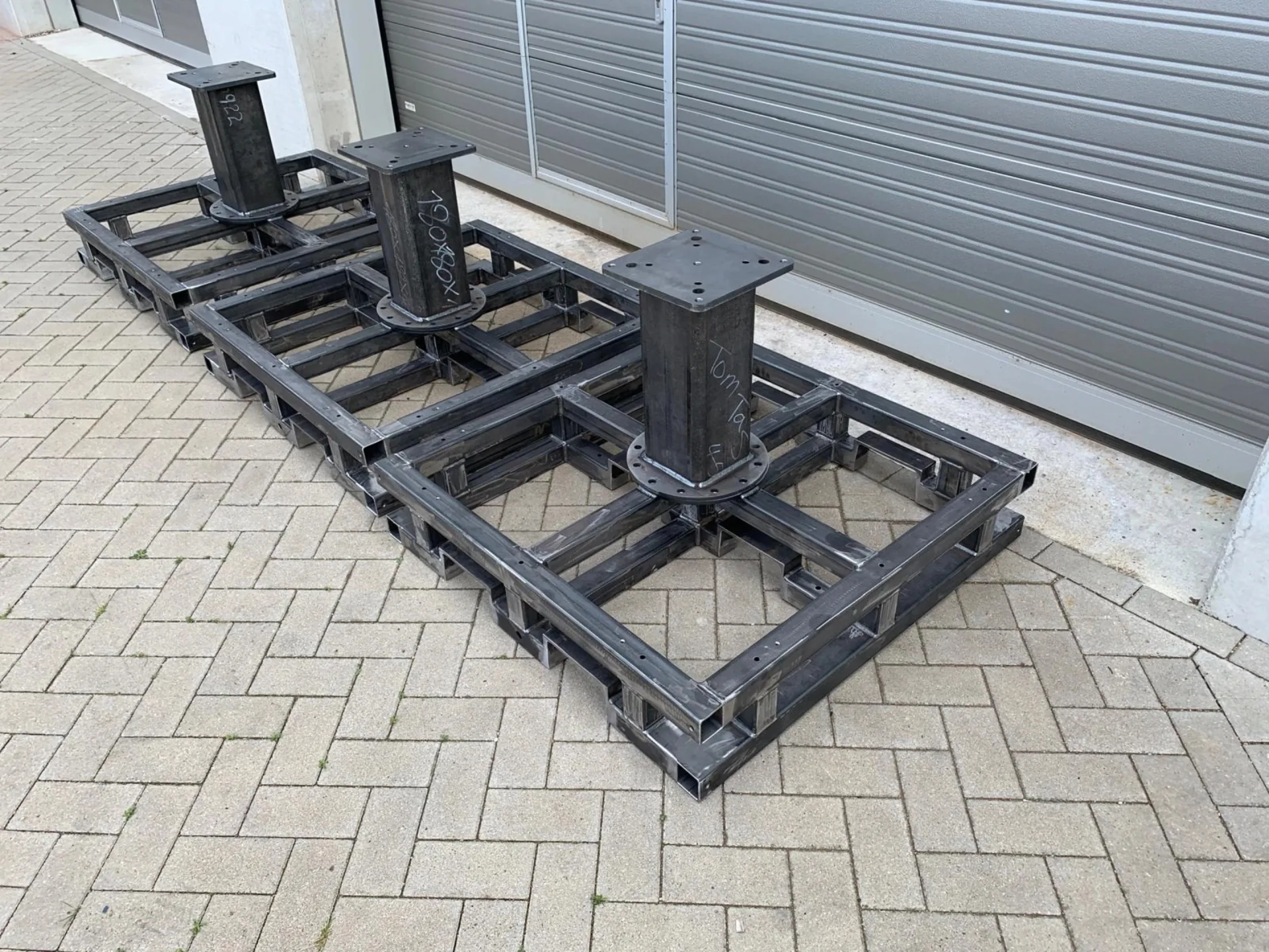 Gelaste stalen bodemframes met kolomvoeten van TTlaswerken uit Oosterhout